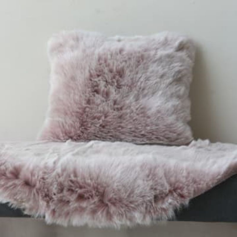 Bantal Sofa 43x43 Cm Faux Foxy Fur - Pink

