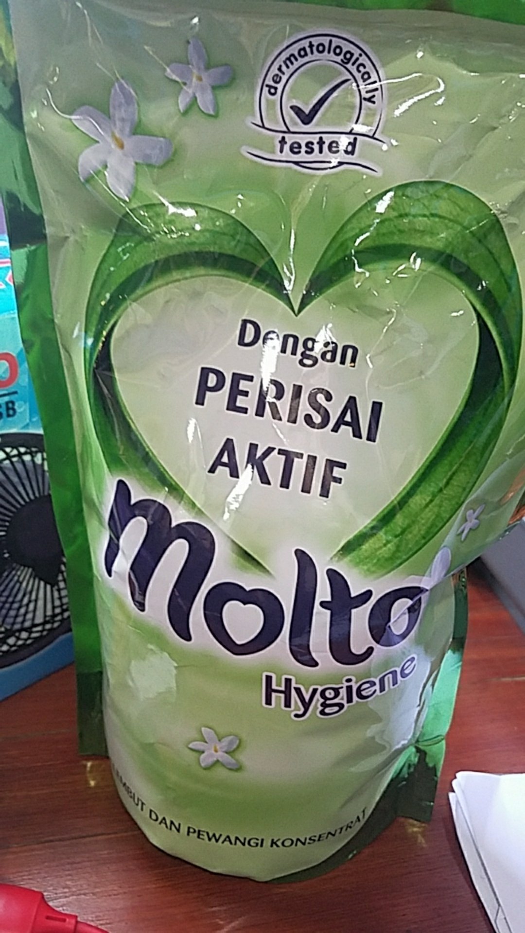 Molto Hygene Perisai Aktif Pelembut Dan Pewangi 720ml