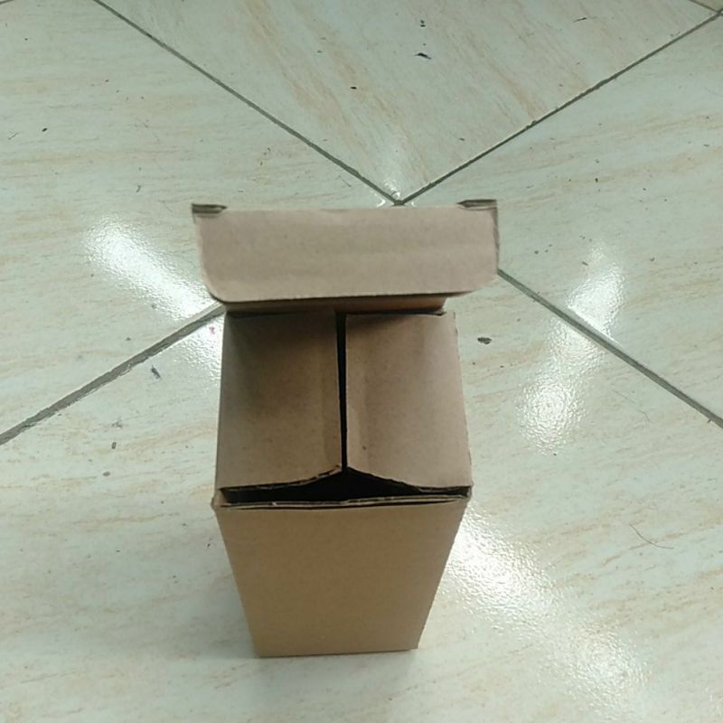 

kardus/karton/box/ Ukuran.5,5x5,5 x15,5cm untuk packing (botol 120ml)