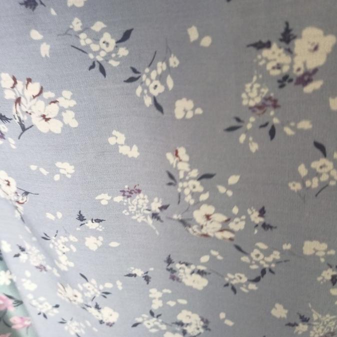 kain bahan baju meteran katun rayon motif bunga abu