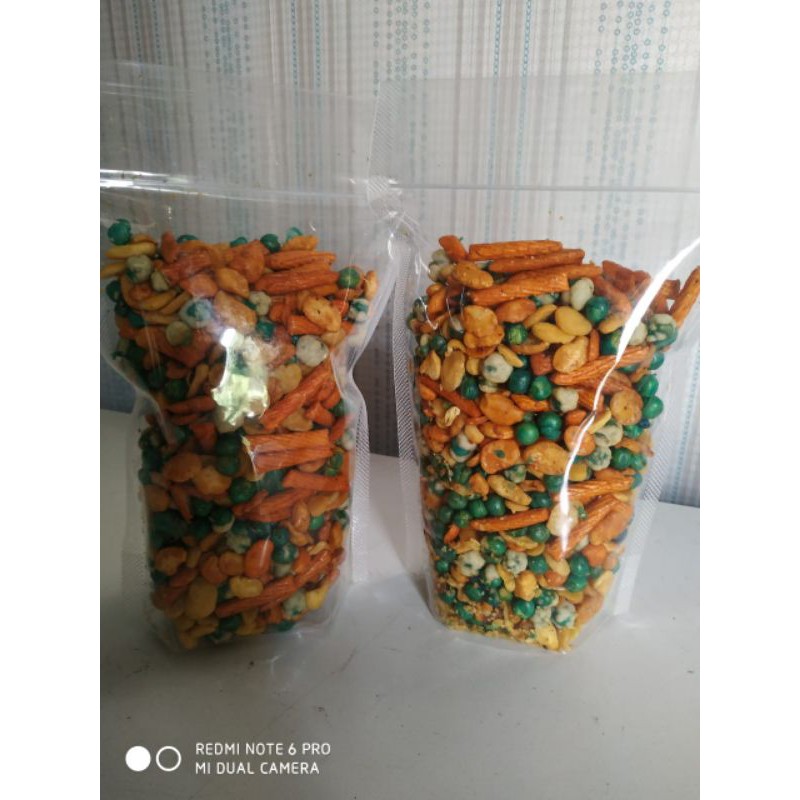 

KACANG CAMPUR/KACANG MIX /ENAK/MURAH/SALSA SNAcK