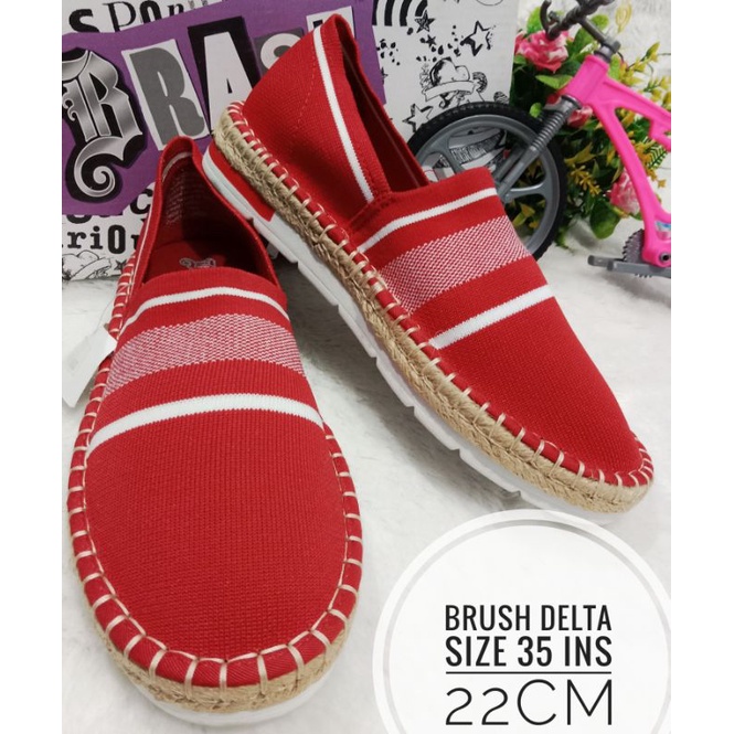 Sepatu brash delta