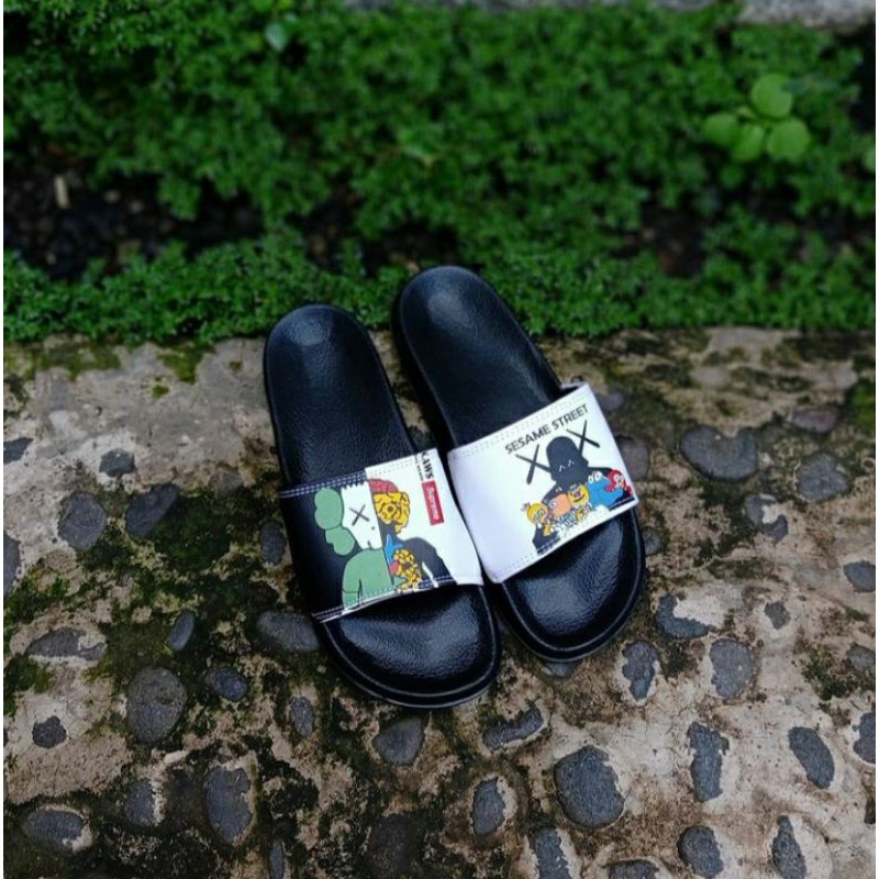 Sandal Slide Unisex KAWS sesame street supreme termurah-1