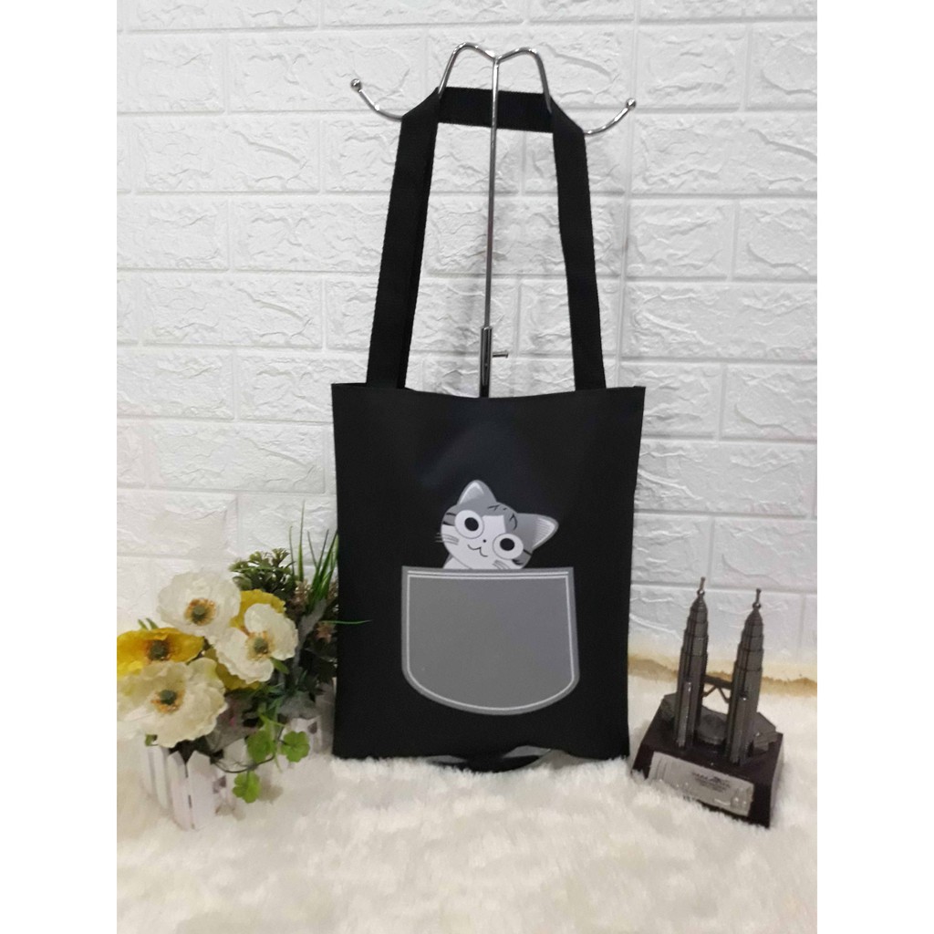 LS 455 - CAT IN POCKET Totebag Kuliah/Totebag Sekolah