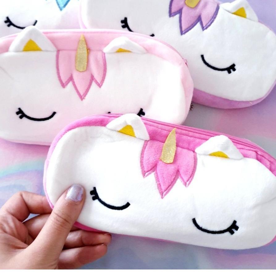 

Ready Stok 0QN TEMPAT PENSIL UNICORN PLUSHY UNICORN KOTAK PENSIL UNICORN WARNA PASTEL BAHAN KAIN LEM
