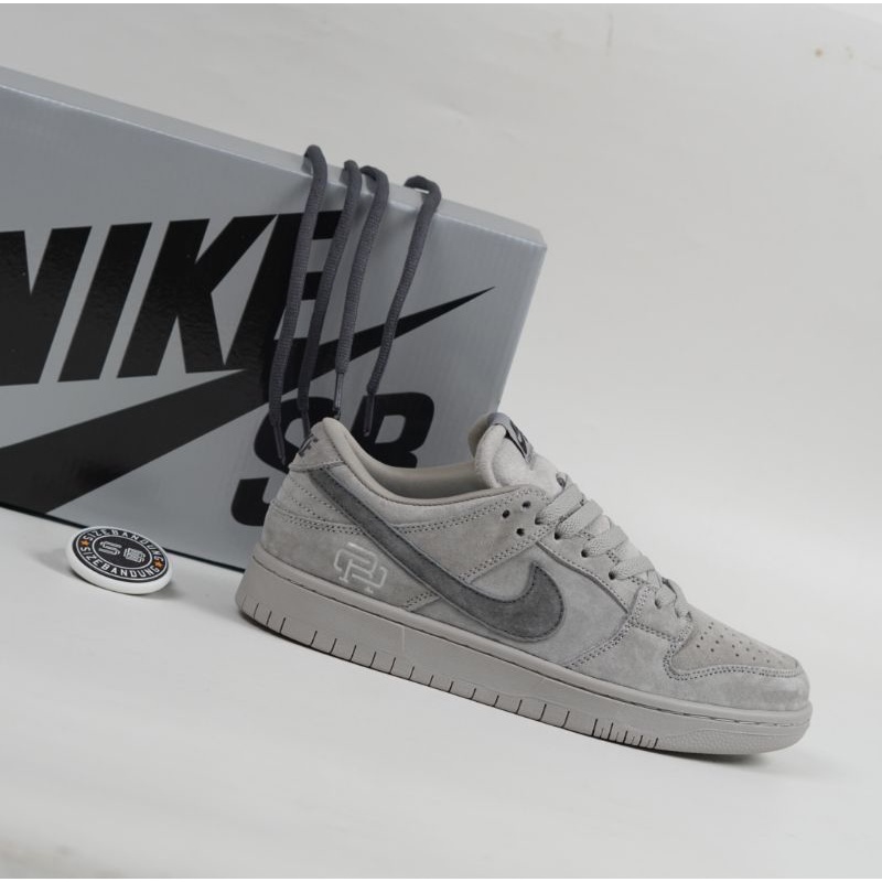 Raigning Champ  X Nike Sb Zoom Dunk Low Pro Grey