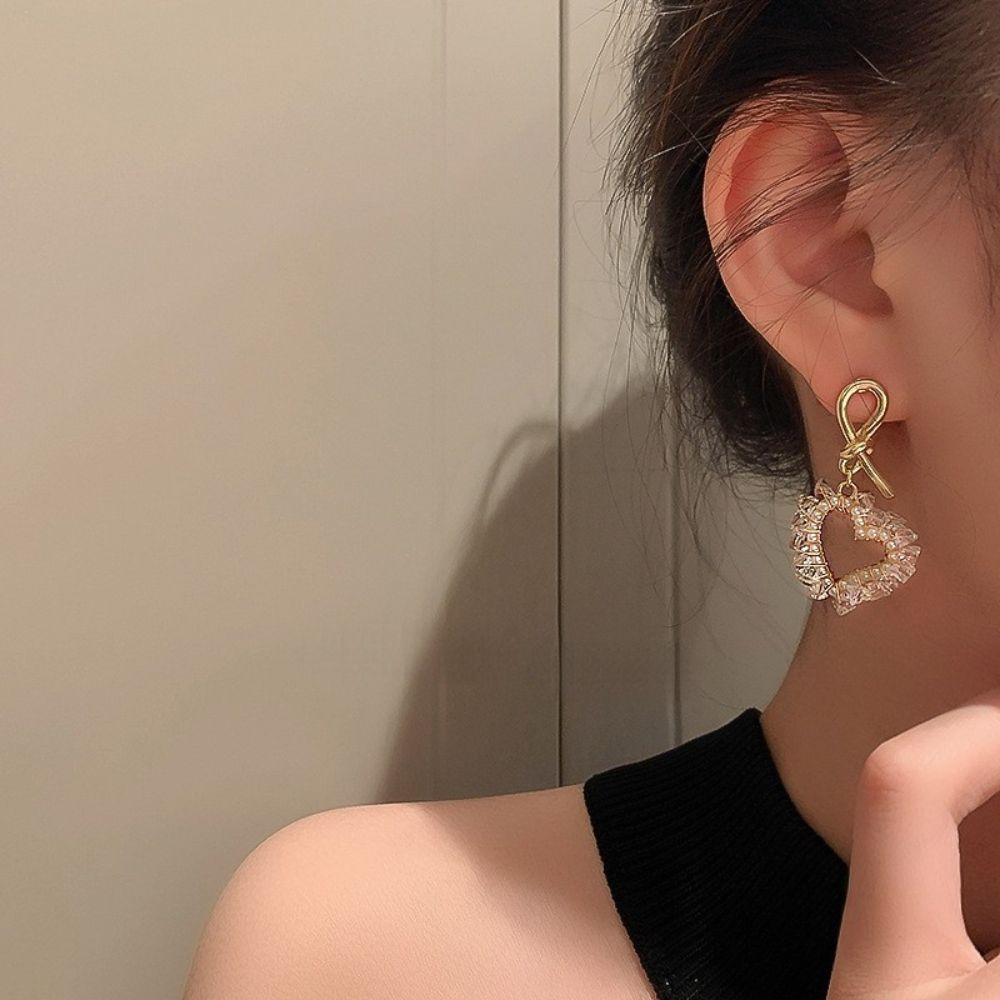 Mxbeauty Wanita Anting Berlebihan Atmospheric Berlian Imitasi Perhiasan Pernikahan Aksesoris Telinga Cahaya Mewah Bentuk Hati Stud Earrings