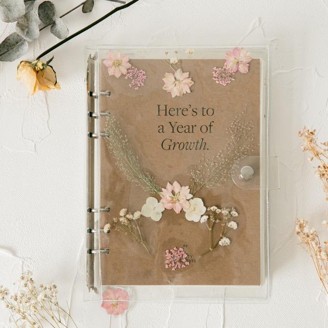 

[[COD]] LOVELY LARKSPUR UNDATED BLOOM JOURNAL- A5 BINDER TERUJI Kode 1136