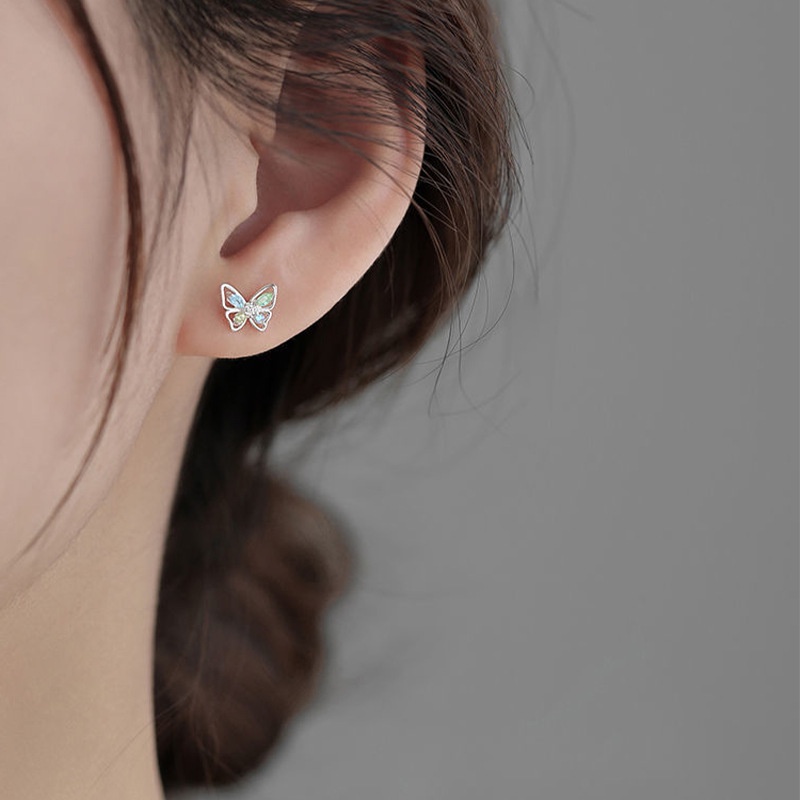 Anting Stud Desain Kupu-Kupu Aksen Berlian Untuk Wanita