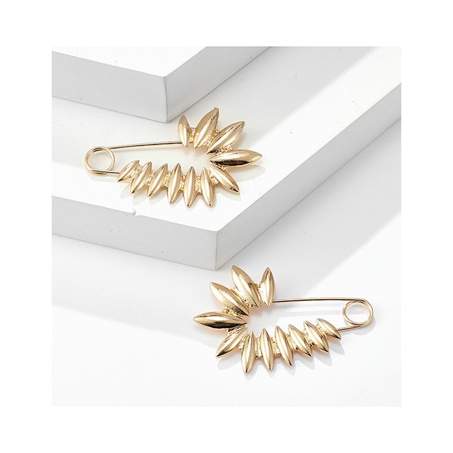 LRC Anting Tusuk Fashion Gold Alloy Glossy Leaf Earrings D50742