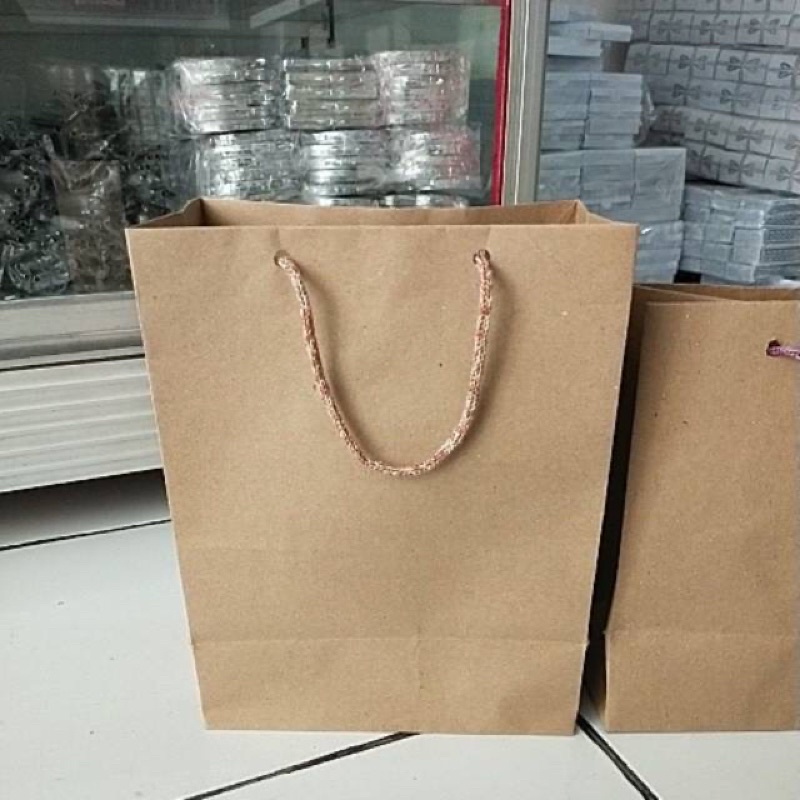 

Harga per lusin 12pcs paperbag cokelat 20x10x21 tas kertas tas cokelat tas berkat