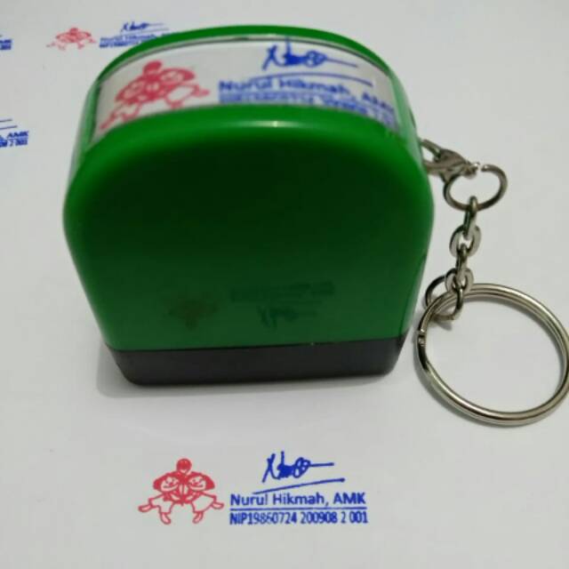 

Stempel Nama gantungan kunci 13x35 mm 2 warna