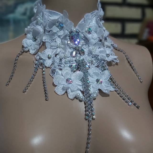 Coker asesoris leher pengantin