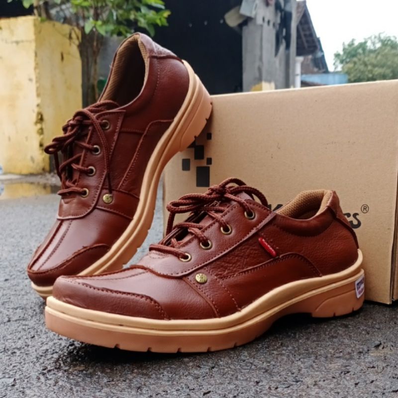 Sepatu Kickers Kulit Pria Kasual Casual Asli Kulit Sapi