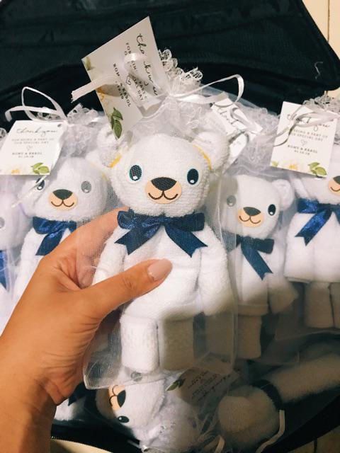 Souvenir Handuk Bentuk Beruang (kemasan Kain Tille)