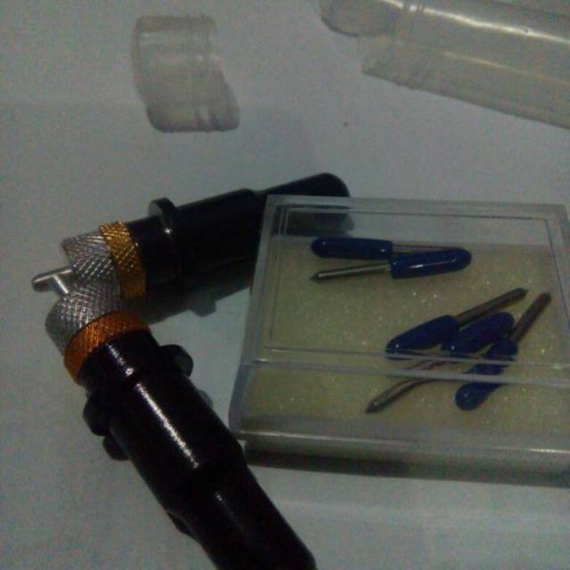 

Blade Holder Jinka + 5 pcs Jarum