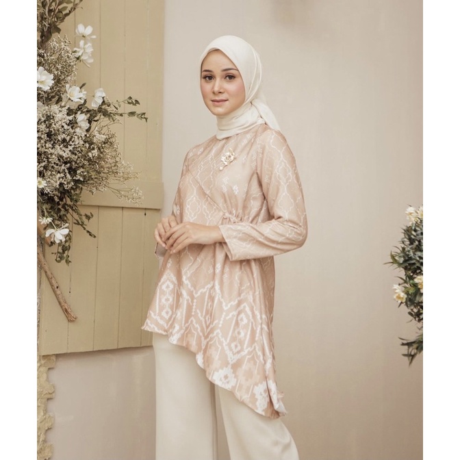 (NEW) Kiana Blouse Peach Color by Wearing Klamby Size XS / Wearing Klamby XS / Blouse WK / Baju Leba