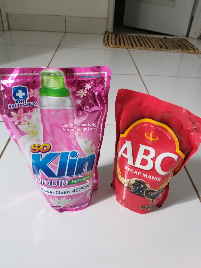 Termurahh,..soklin Liquid Detergent Pouch - 750ml
