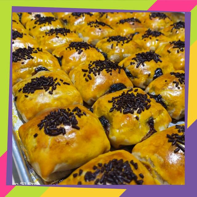 

Bolen pisang PREMIUM COKLAT ISI 10 PROMO BELI 10 GRATIS 1