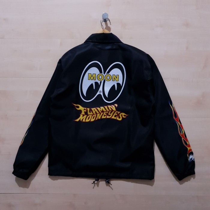 JAKET COACH WINDBREAKER MOONEYES FLAMMIN BLACK - M