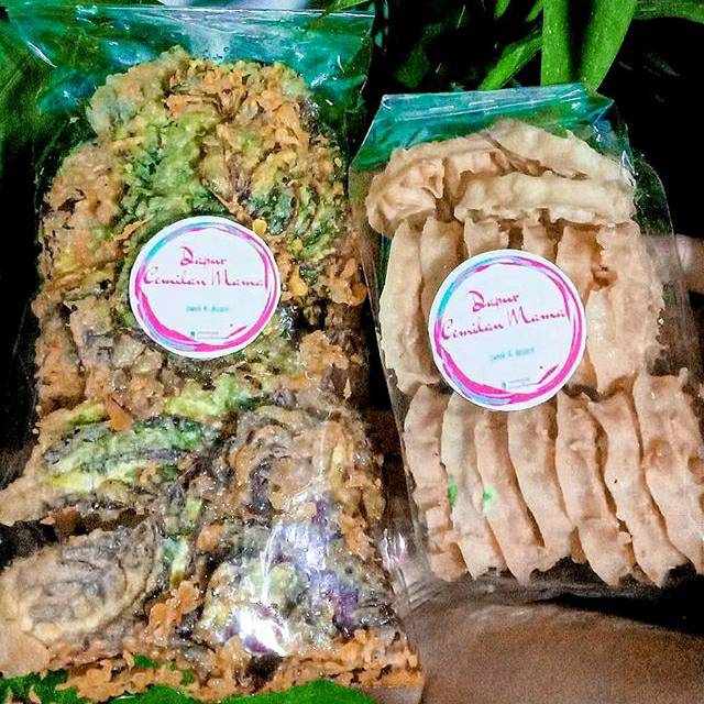 

Gorengan bayam & Kue seroja