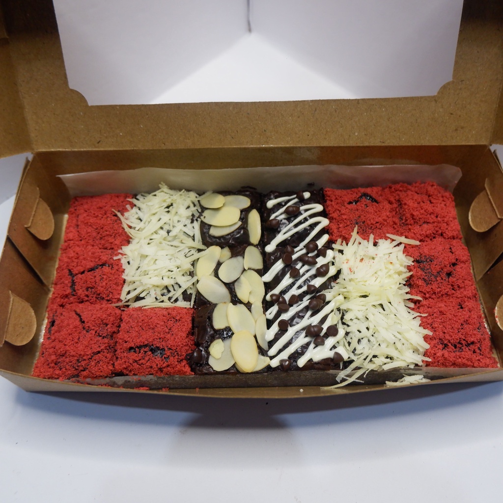 

FUDGY BROWNIES MEDIUM SIZE