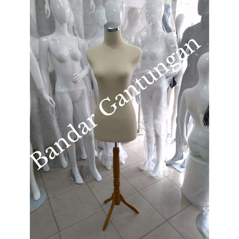 Manekin Dress Making Cewe/Manekin Setengah Badan Lapis Kain Topi Besi/Patung Manekin DM Cewek