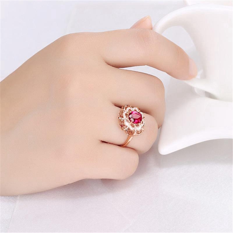 Seusuk 1pc Cincin Rose Gold 18k Desain Bunga Hias Batu Permata Merah Gaya Korea Untuk Wanita