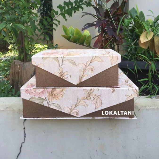 

Box hampers kue kering 22cm & 30cm kotak premium motif bunga