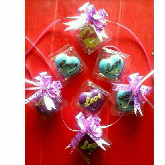 

love cokelat isi kacang