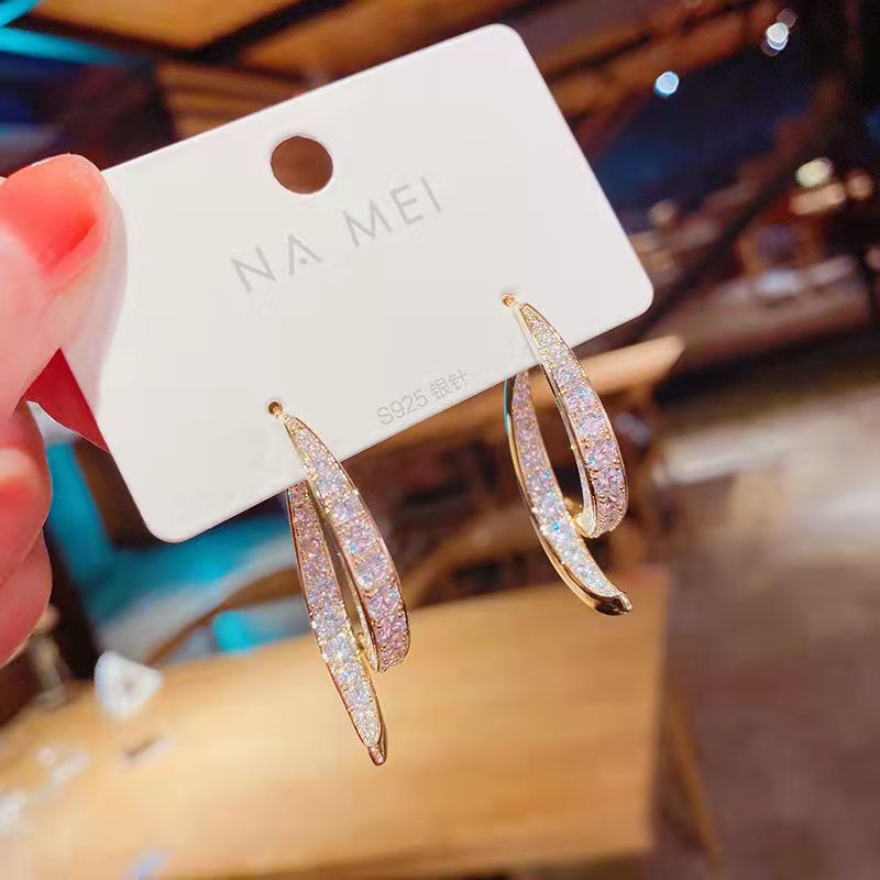 Anting Giwang Model Silang Dengan Kristal dan Berlian Imitasi (Takota 034)