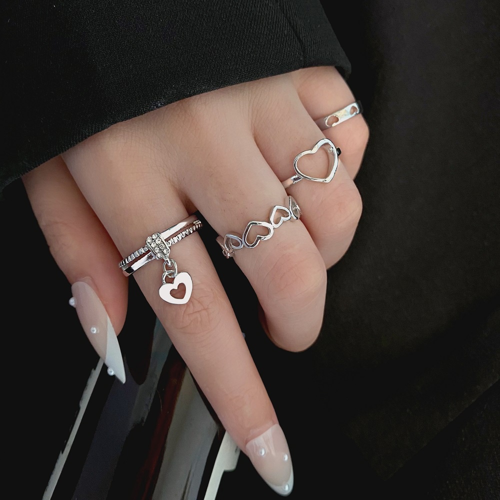 YEEZII 4pcs / Set Cincin Silver Desain Hati Hollow Untuk Wanita