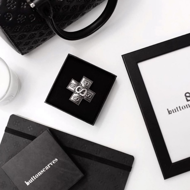 Buttonscarves brooch