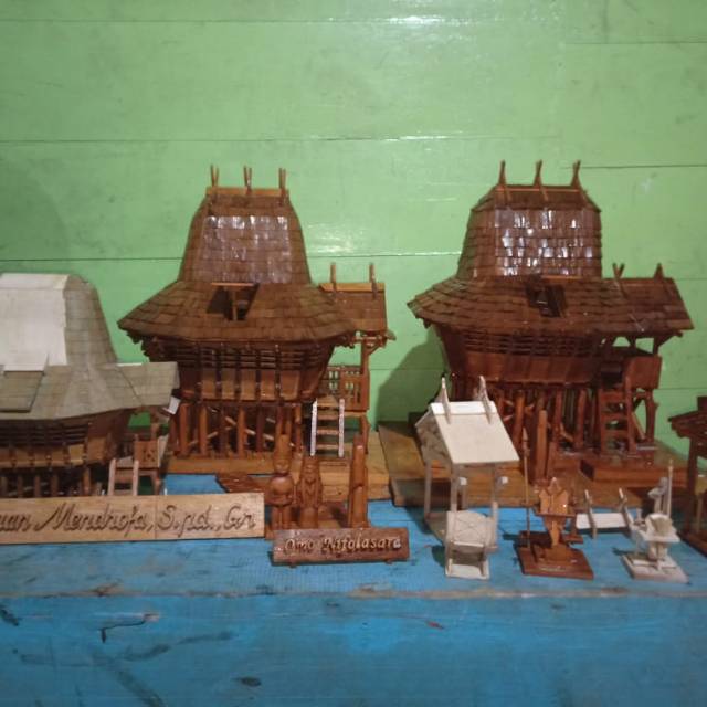 Miniatur Rumah adat Nias :