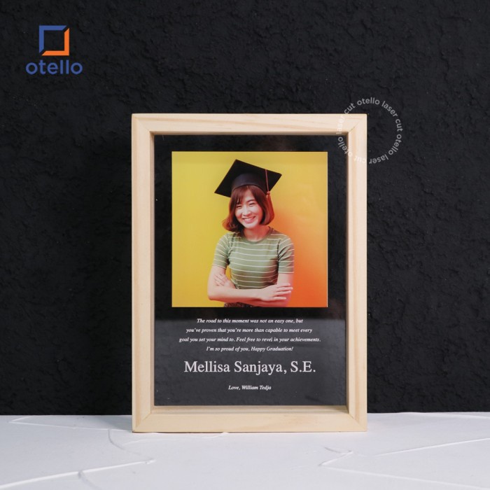 Hadiah Wisuda Kado Graduation Custom Wooden Floating Frame Cetak Foto