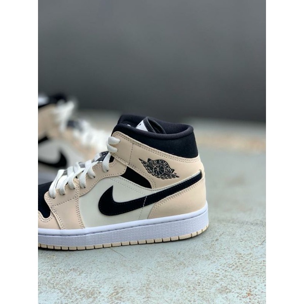 NIKE AIR JORDAN 1 MID WMNS BARELY ORANGE