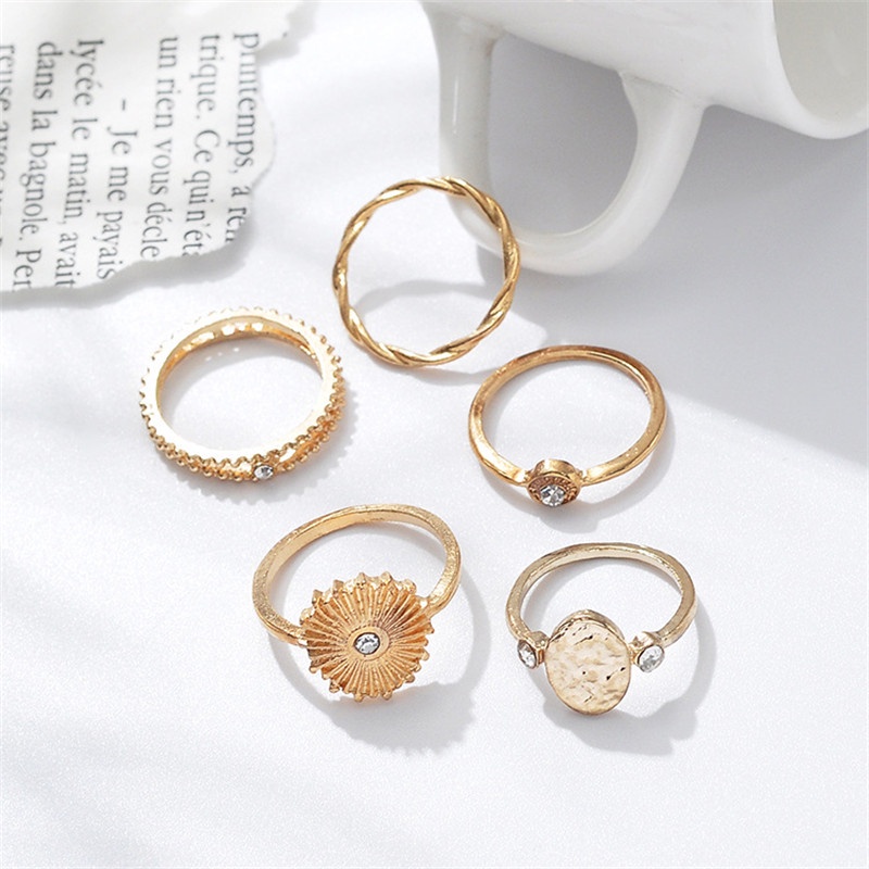 5pcs / Set Cincin Berlian Warna Emas Untuk Aksesoris Perhiasan Wanita