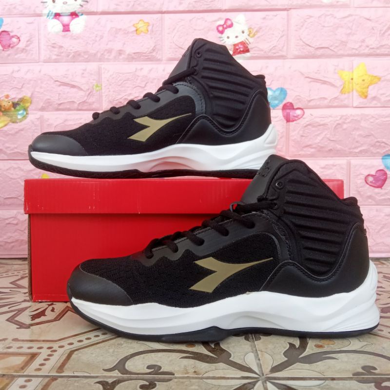 Sepatu Basket Diadora Howard KB20408BK Sale / ukuran 39 dan 43