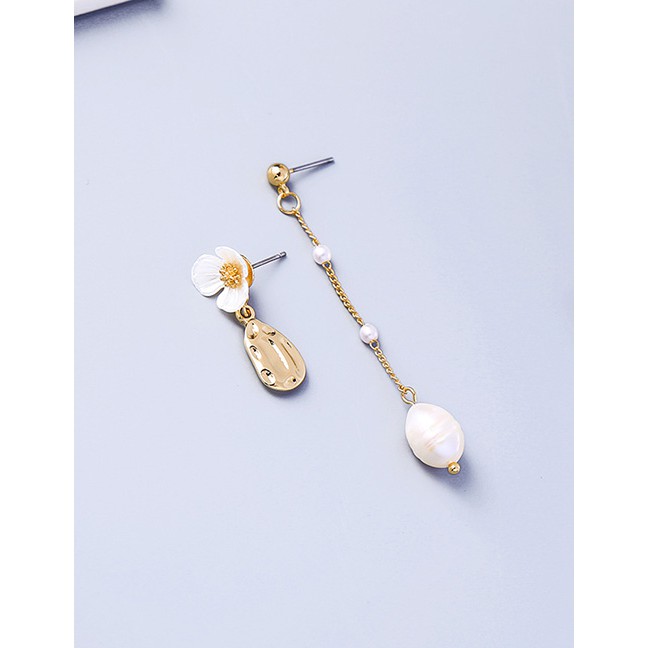 LRC Anting Tusuk Fashion Gold Asymmetric Flower S925 Sterling Silver Shell Pearl Earrings F95570