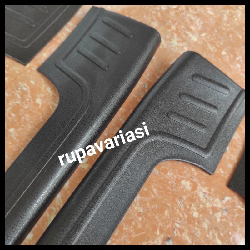 sill plate silplate samping pintu toyota avanza  / xenia lama 2004 SAMPAI 2011 2005 2006 2007 2008 2009 2010 HITAM &amp; CREAM TEMPEL plastik abs