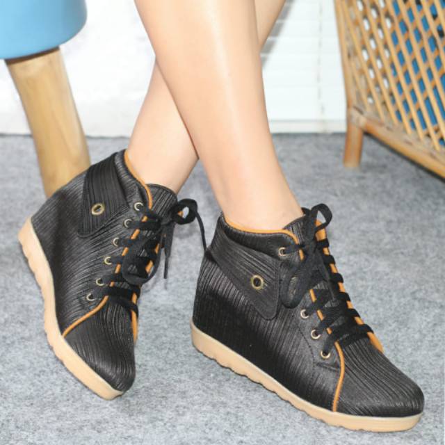 Sepatu boots wedges alena bsr 02