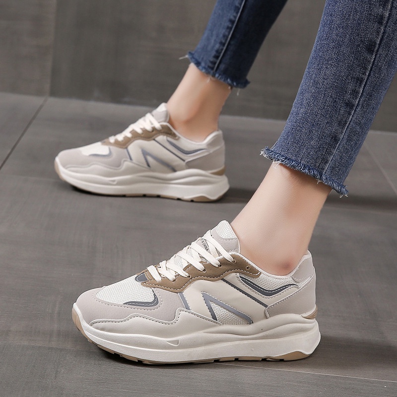 Sepatu Sneakers Wanita 02025620