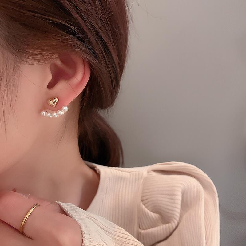 Anting Stud Bentuk Hati Aksen Mutiara Warna Emas Gaya Korea Untuk Wanita