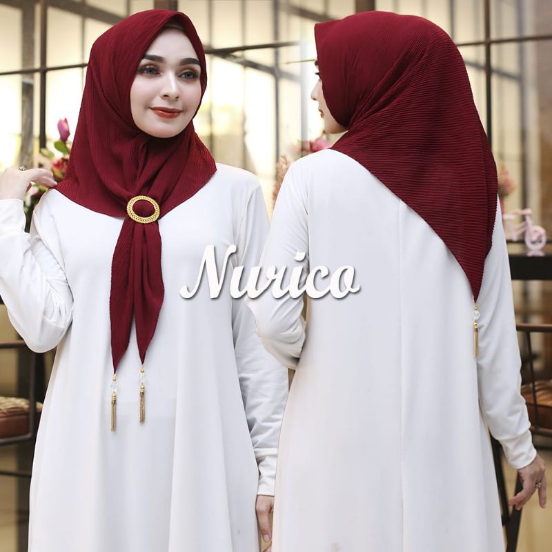 segiempat plisket amora gesper