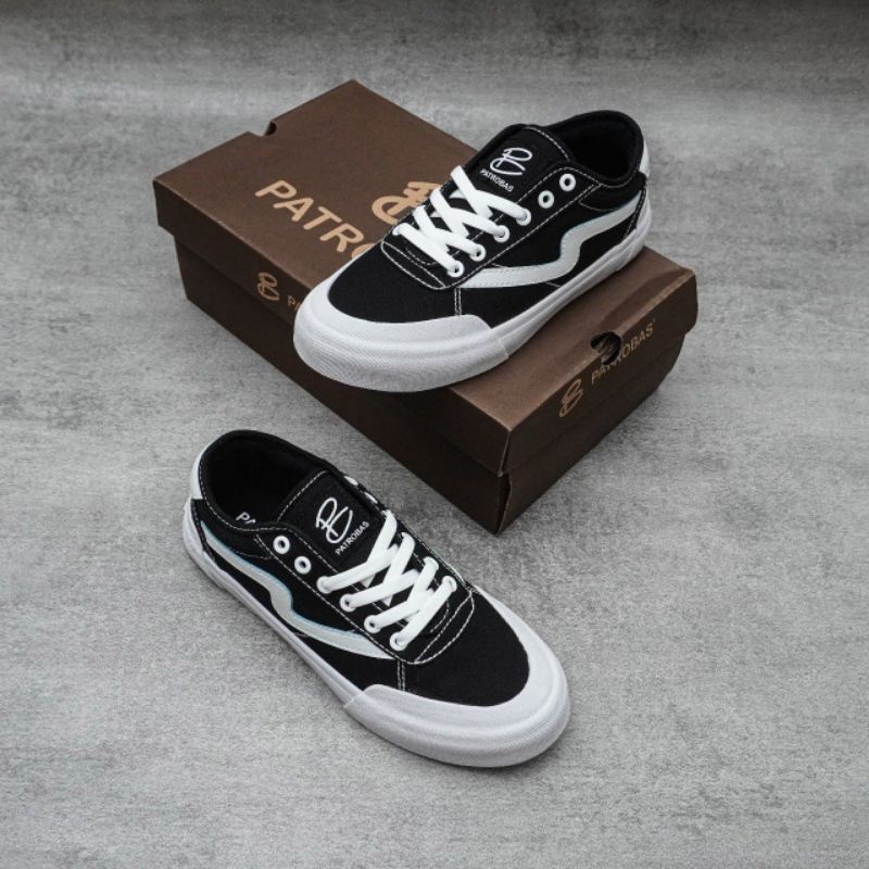 Sepatu patrobas Ivan low black white/navy/full white/full black
