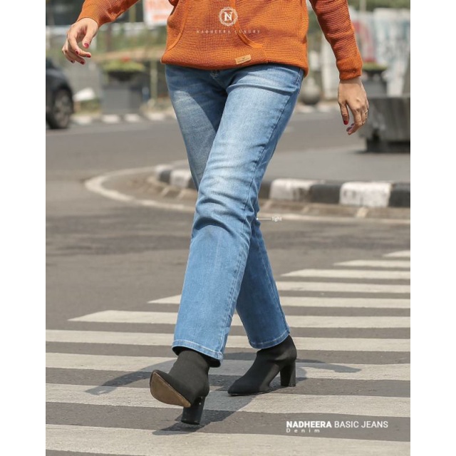 BASIC JEANS BY NADHEERA LUXURY