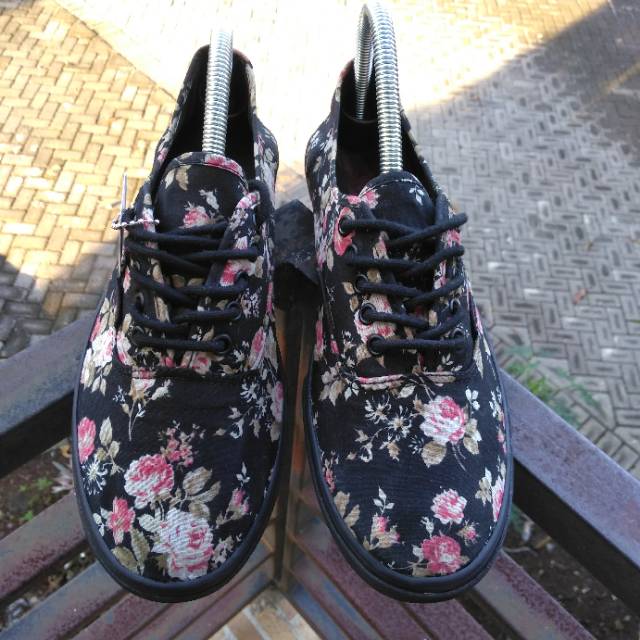 Lelang Vans Authentic Lo Pro