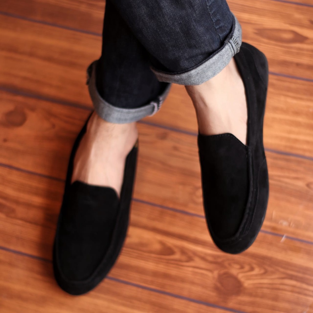 MOLK|Sepatu Kasual Slip On Pria Hitam Kulit Suede Original Branded Main Gaya Santai Hangout