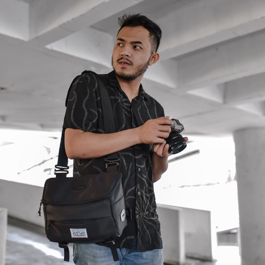Tas Kamera Camera DSLR Mirrorless Slingbag Sling Bag Tas Slempang Selempang Kamera Lensa Aksesoris K