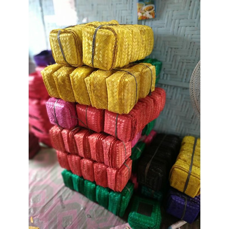 SEPASANG BESEK WARNA 15X15CM  besek berwarna besek nasi besek kerajinan anyaman bambu